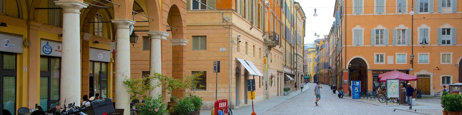 ModĂšne montrant square ou place et ville