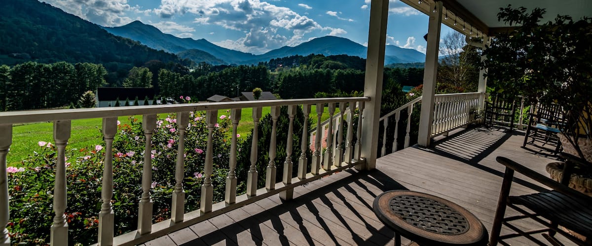 Beautiful place to stay in the heart of the Blue Ridge Mountains near Asheville NC.
#MyBackyard
#leicester
#northcarolina
#blueridgemountains
#homesweethome