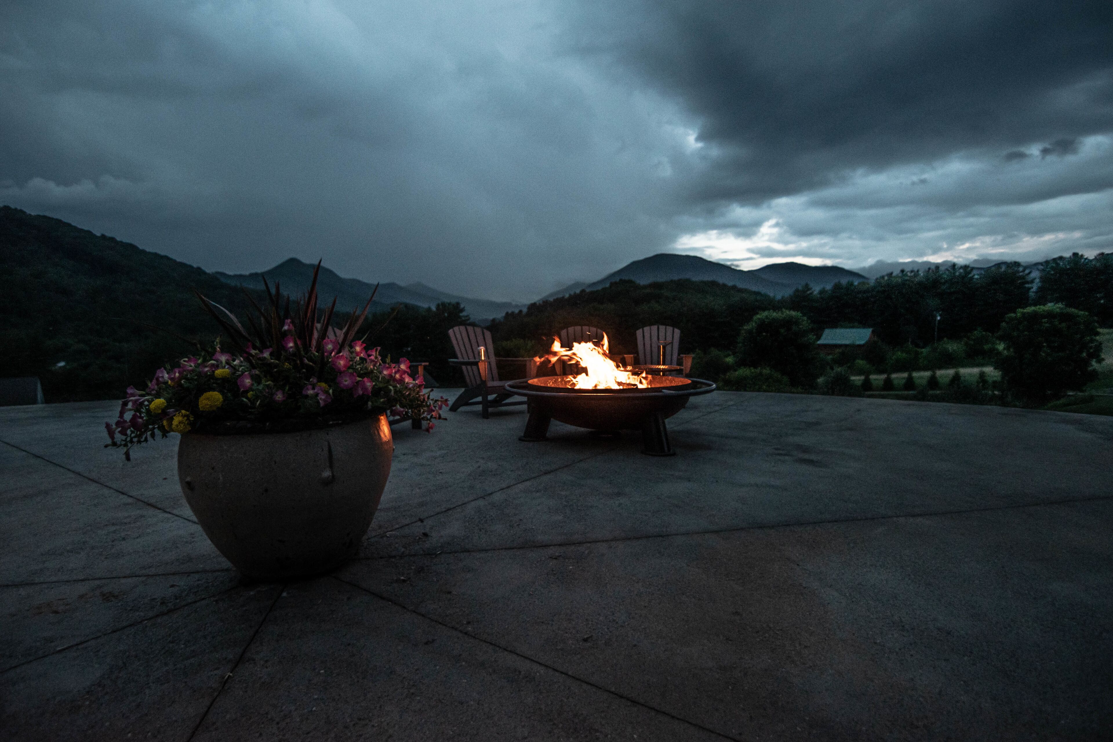 Clouds roll in as the sun goes down, but the fire still burns and the party goes on

#MyBackyard
#sundown
#clouds
#firepit
#leicester
#northcarolina
#asheville
#blueridgemountains
#homesweethome