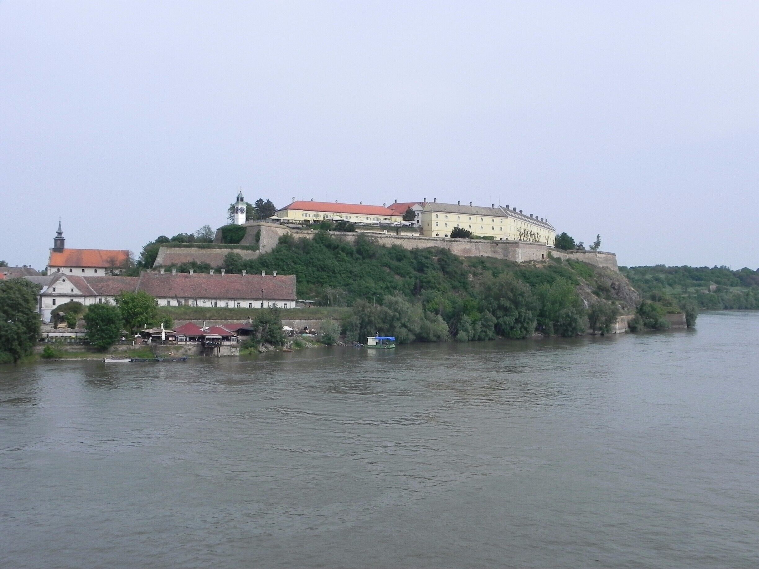 Petervarad, Novi Sad
http://www.cityoftheweek.net/2016/04/09/the-3-cities-of-serbia-everyone-should-visit/