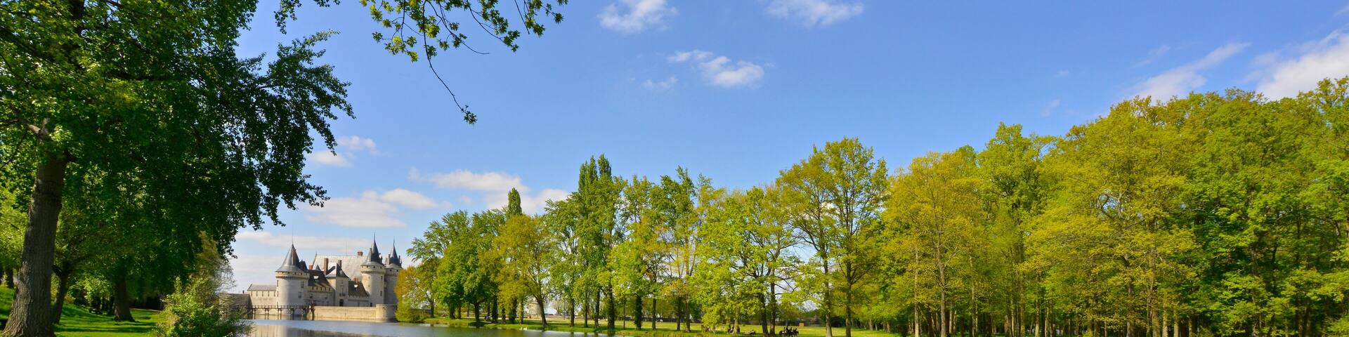 Panoramique Château de Sully-sur-loire (45600) narcissique, Loiret en Centre-Val-de-Loire, France