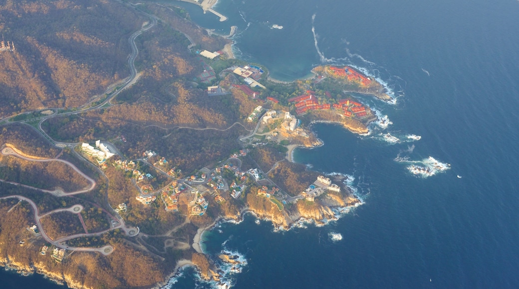 Santa María Huatulco showing landscape views and general coastal views