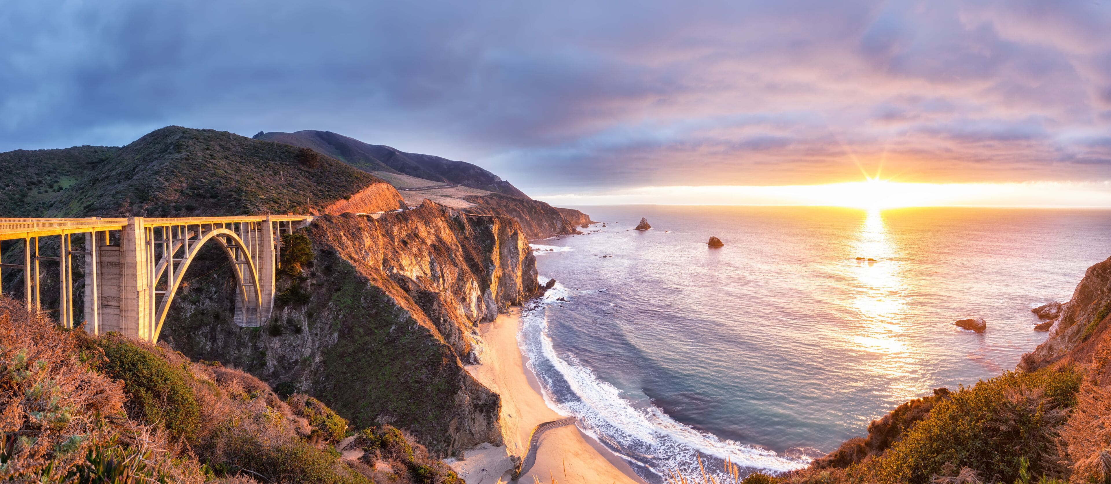 Bixby Creek Bridge on Highway 1 at the US West Coast traveling south to Los Angeles, Big Sur Area, California
