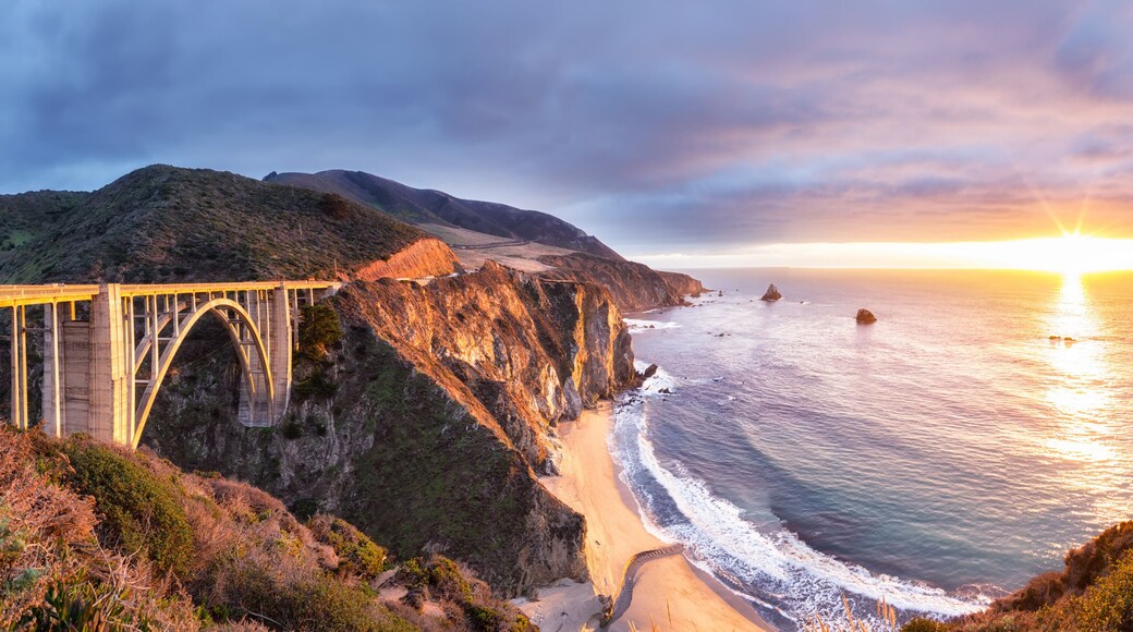 Bixby Creek Bridge on Highway 1 at the US West Coast traveling south to Los Angeles, Big Sur Area, California