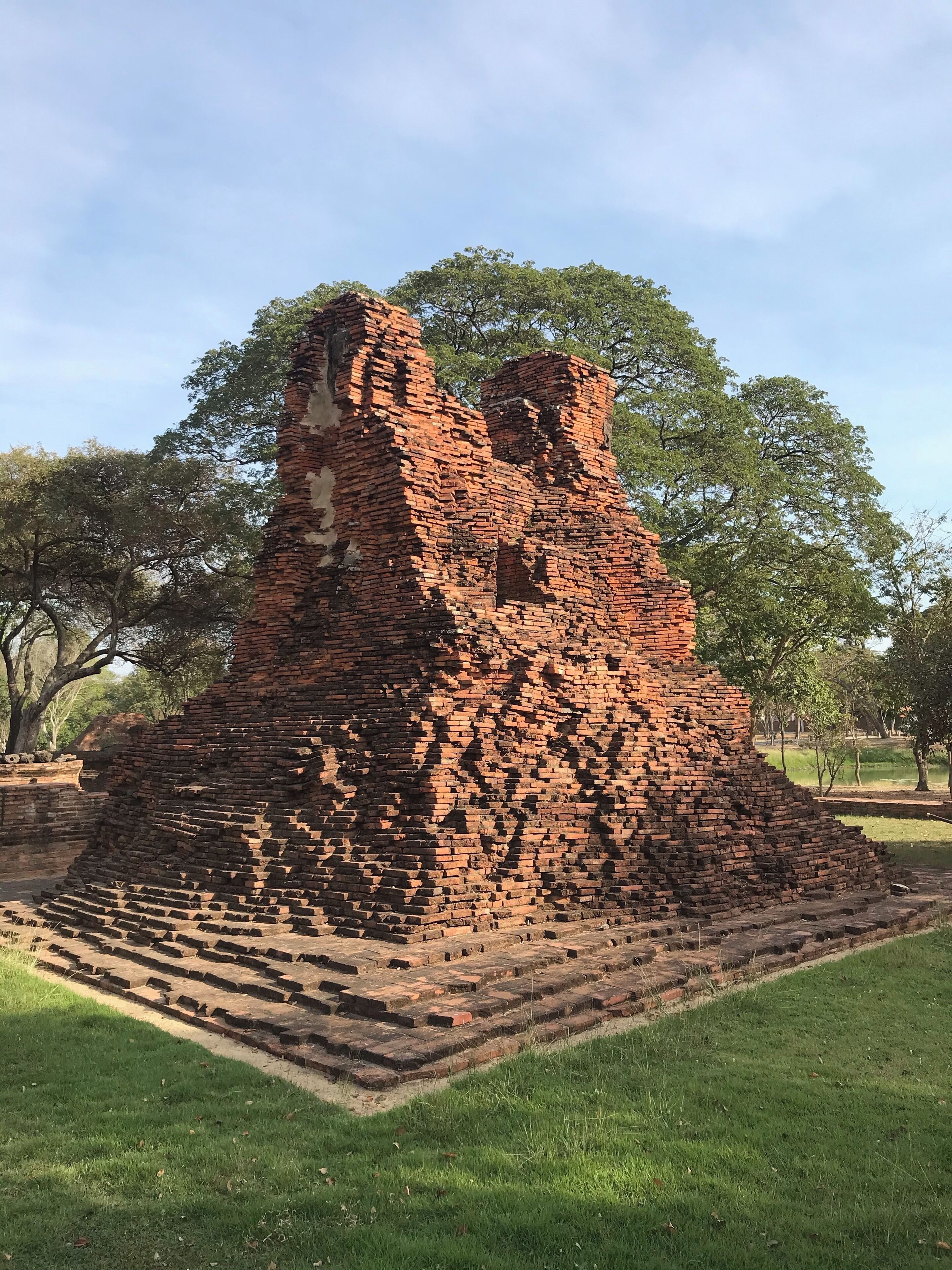 Wat Phra Ram's tall main prang (Khmer-style spire) isn't in the best condition, but it's definitely worth a visit. The temple was constructed on the cremation site of King U Thong (the Ayuthaya kingdom's first sovereign), perhaps in 1369, though details are unclear. Despite being next to Wat Phra Si Sanphet, But this place attracts tourists. #WatPhraRam #Ayutthaya #Thailand #History