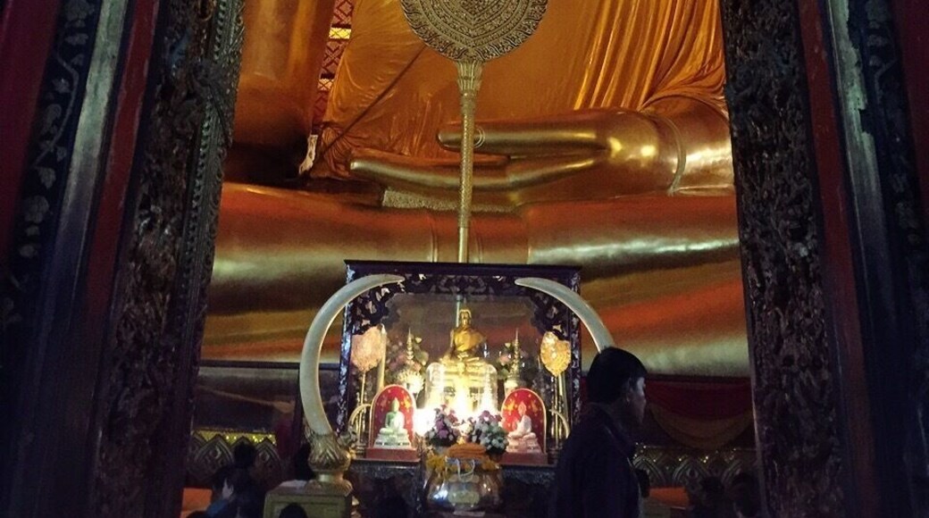 Wat Phananchoeng, one of the famous temples in Ayutthaya Province. It's not far from Bangkok, so we drive here in the weekend like this. :)