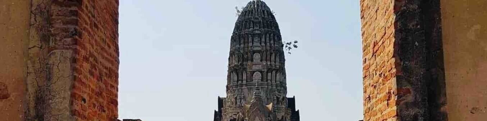 Wat Ratchaburana in the beautiful and historical Ayutthaya.
#Thailand #Ayutthaya #Land of Smiles #Discovering #Backpacking