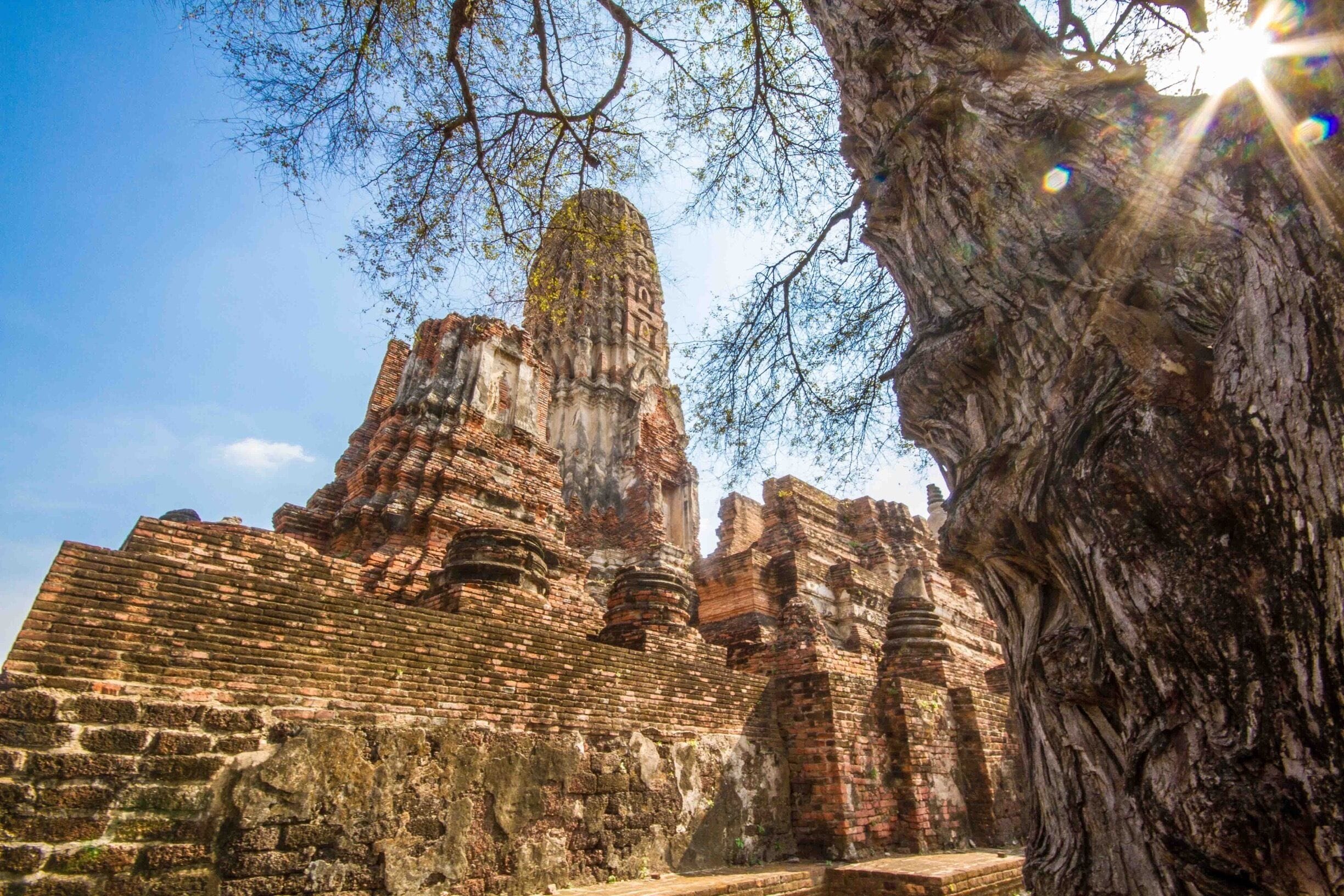 A beautiful sunny day at Wat Phra Ram in #Ayutthaya, #Thailand 🇹🇭