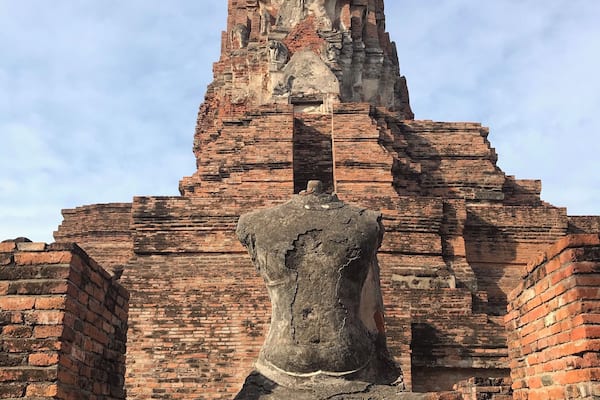 Wat Phra Ram's tall main prang (Khmer-style spire) isn't in the best condition, but it's definitely worth a visit. The temple was constructed on the cremation site of King U Thong (the Ayuthaya kingdom's first sovereign), perhaps in 1369, though details are unclear. Despite being next to Wat Phra Si Sanphet, But this place attracts tourists. #WatPhraRam #Ayutthaya #Thailand #History