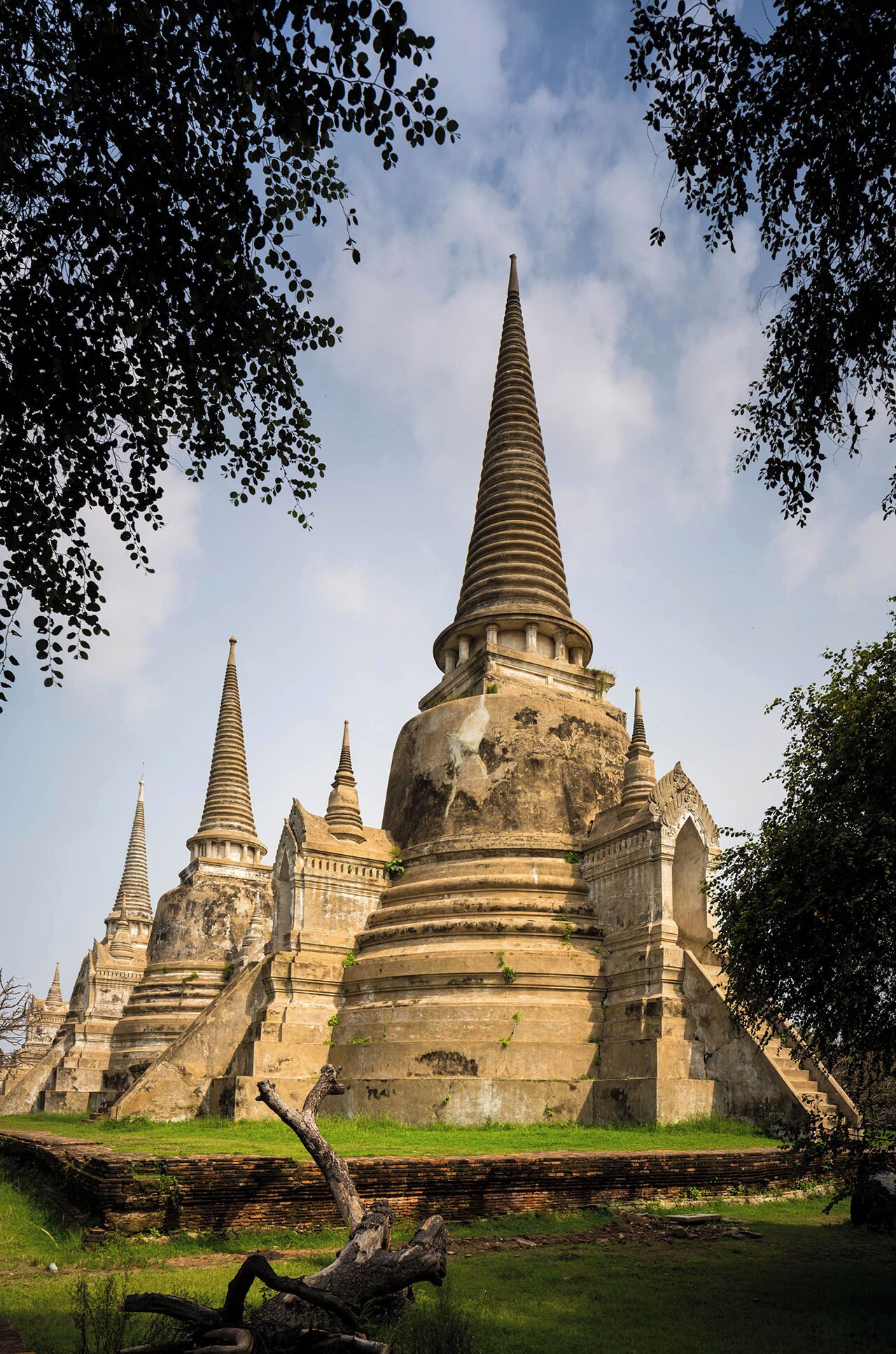 Few centuries back, Burma (Myanmar) destroyed this once flourishing city called Ayutthaya (around 85 km from Bangkok). Although, the temples here were of Hindu God Rama, these temples now have large number of Buddha statues - both inside and outside! #Architecture #Thailand #Heritage