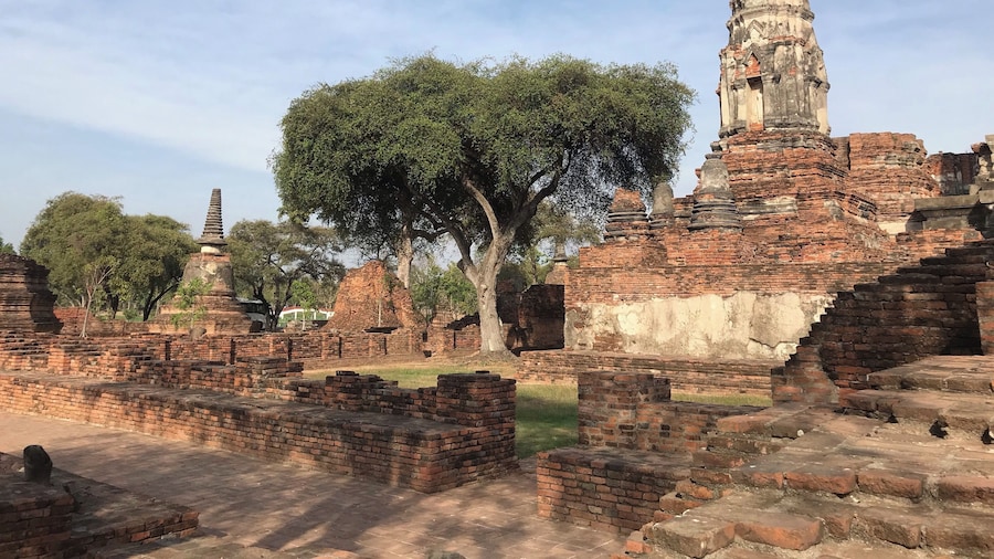 Wat Phra Ram's tall main prang (Khmer-style spire) isn't in the best condition, but it's definitely worth a visit. The temple was constructed on the cremation site of King U Thong