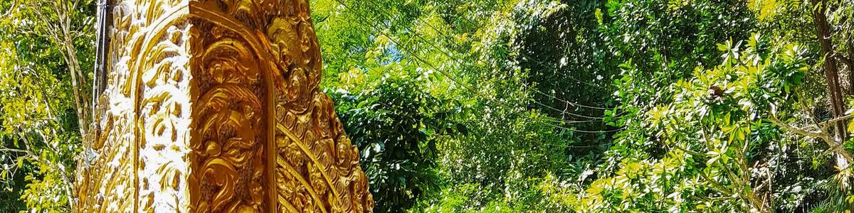The journey begins with a single step. The foot of the staircase that will take you to the summit of Wat Tham Pha Plong and one of its guardians.
As you walk the 510 steps, be certain to be mindful. Read all the meditative statements and take a moment to reflect on the words.
When I returned to the bottom after visiting this amazing mountain jungle temple I felt as light as air!
#Trovember #Thailand #ChiangDao
#solotravel #hiddengem