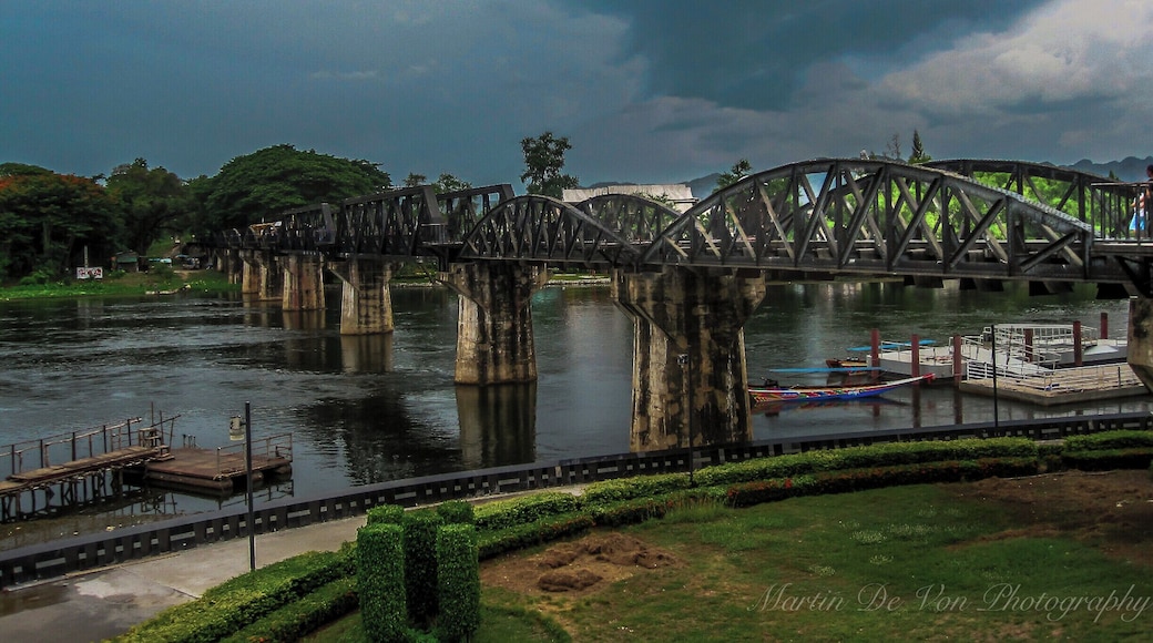 During World War 2, the Japanese used Allied prisoners of war to build a railway from Thailand to Burma so they could supply their army without the dangers of sending supplies by sea. Many prisoners died under appalling conditions during its construction, and the line became known as the 'Death Railway'. It was immortalised in David Lean's 1957 film 'The Bridge on the River Kwai' which centres around one of the line's main engineering feats, the bridge across the Kwae Yai river just north of Kanchanaburi. Although the film was shot in Sri Lanka, the Bridge on the River Kwai really exists, and still carries regular passenger trains from Bangkok as far as Nam Tok. For anyone interested in 20th century history, a visit to Kanchanaburi and the infamous Death Railway is a must.
This page gives all the necessary information for train travel from Bangkok to Kanchanaburi, the Bridge on the River Kwai & Nam Tok, along with an overview of what there is to see in the area, including the Bridge Over the River Kwai, the Wampo (Wang Po) Viaduct and the museum at Hellfire Pass (Konyu Cutting). You can see the Bridge on the River Kwai as a day trip from Bangkok using the morning train out and afternoon train back, but it's better to make it a 2 or 3 day trip as there's a lot more to see than just the Bridge. For example, you could take the morning passenger train from Bangkok to Kanchanaburi on day 1, stay a night or two in Kanchanaburi, then take the afternoon train back on day 2 or 3, so you can visit Hellfire Pass (less well known than the Bridge, but not be missed) and travel the Death Railway through fantastic scenery over the dramatic Wampo Viaduct as far as its current terminus at Nam Tok.