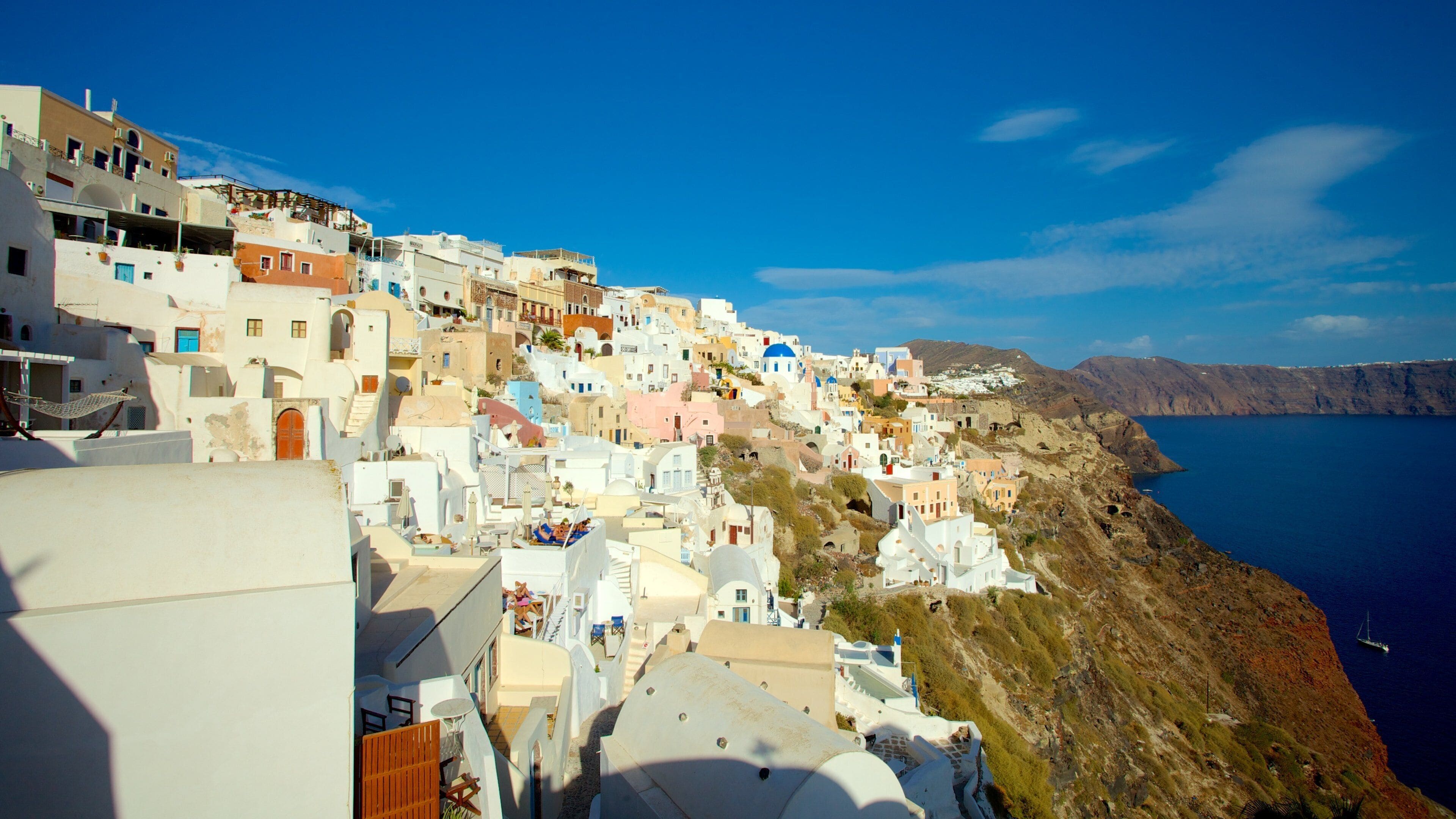 Oia showing general coastal views and a coastal town