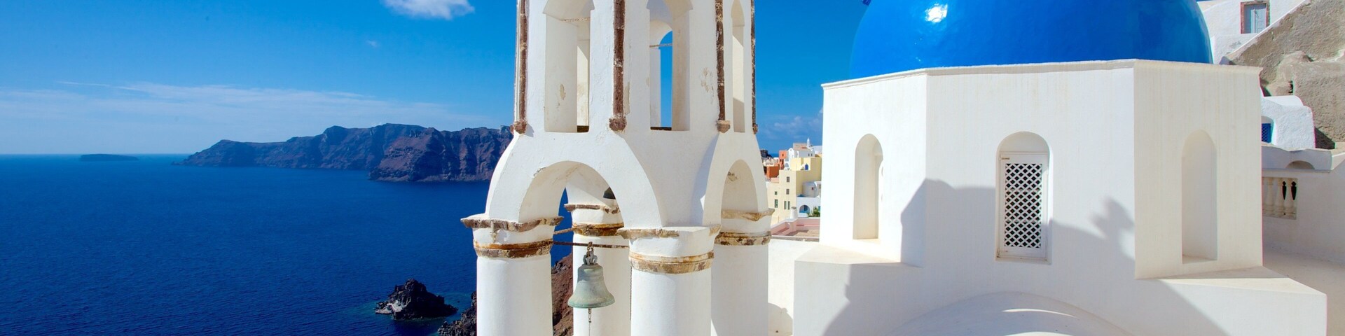 Oia showing skyline, island views and heritage architecture