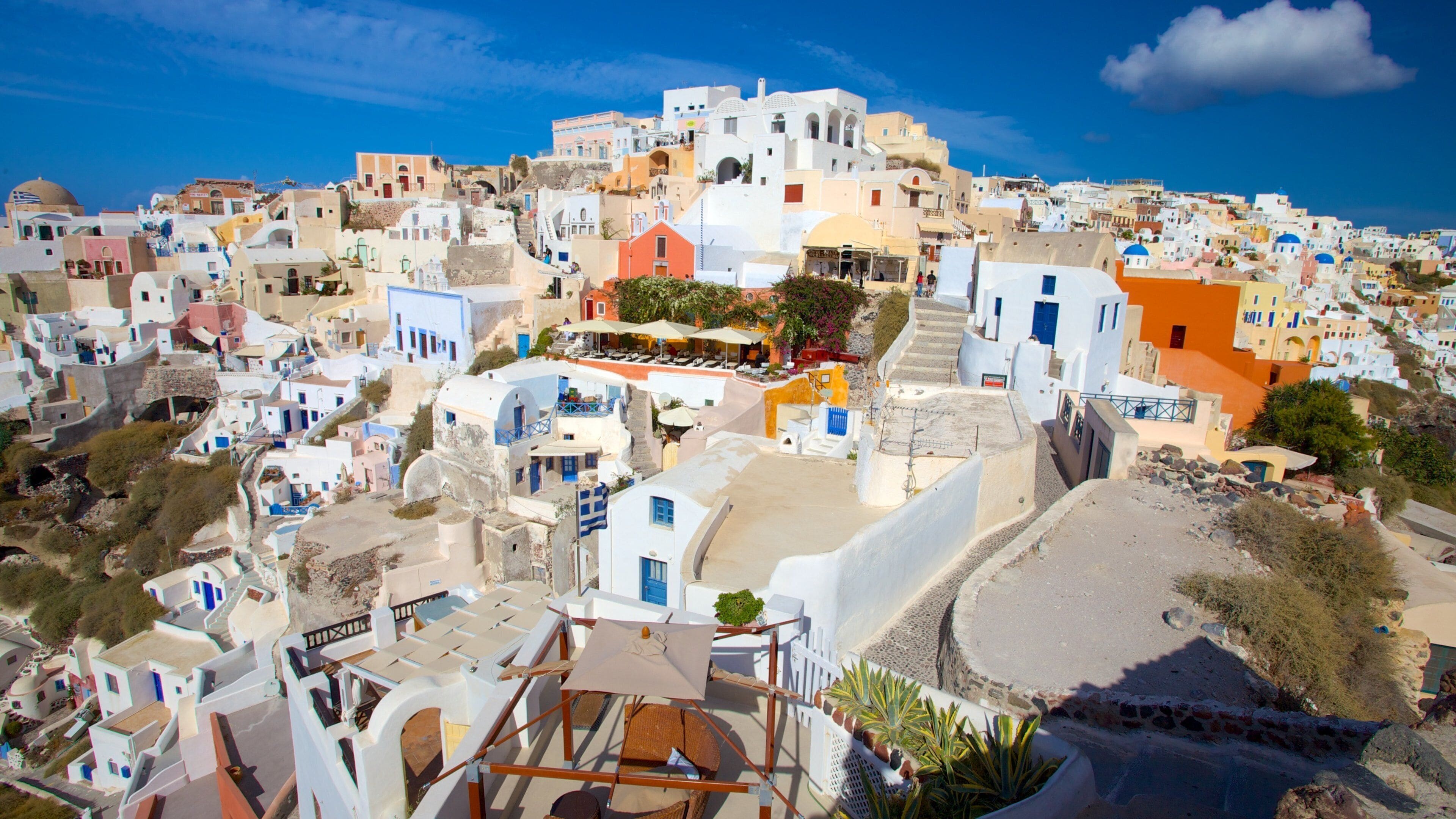 Top romantic accommodations in Oia
