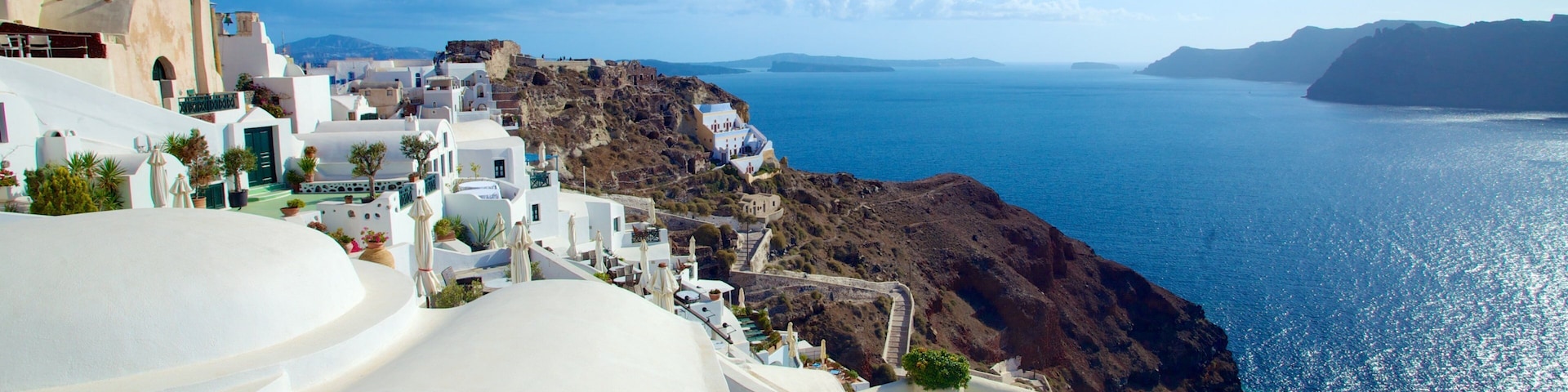 Oia which includes general coastal views, a coastal town and landscape views