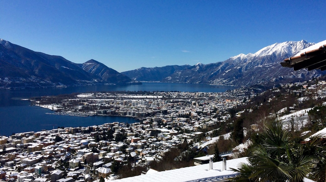 Lago Maggiore veduta da Brione sopra Minusio Ticino Svizzera