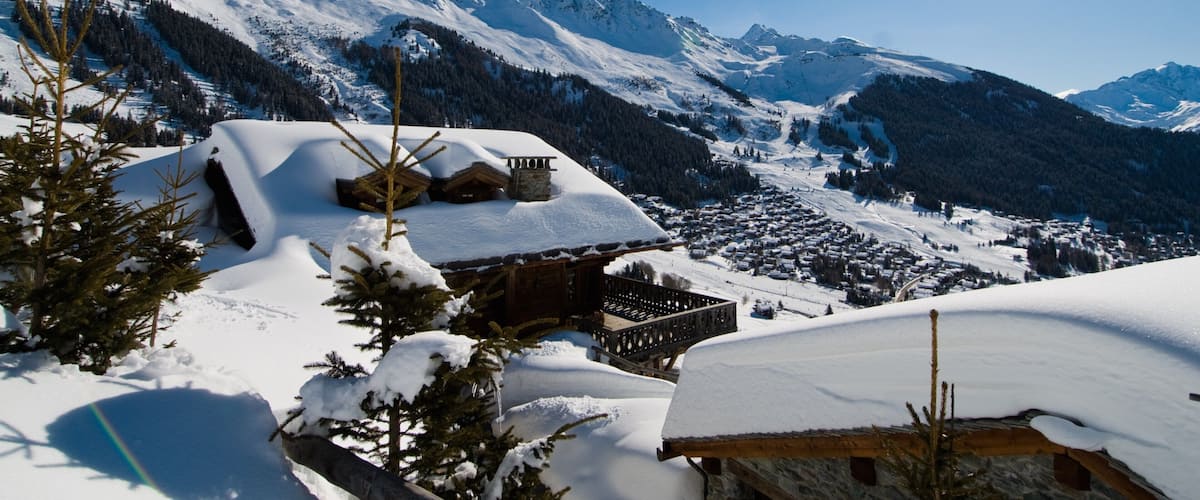 Verbier showing mountains, a house and snow