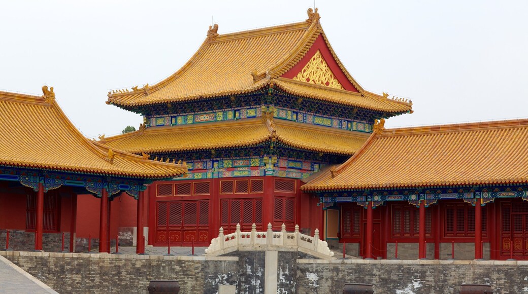 Forbidden City which includes heritage architecture and chateau or palace