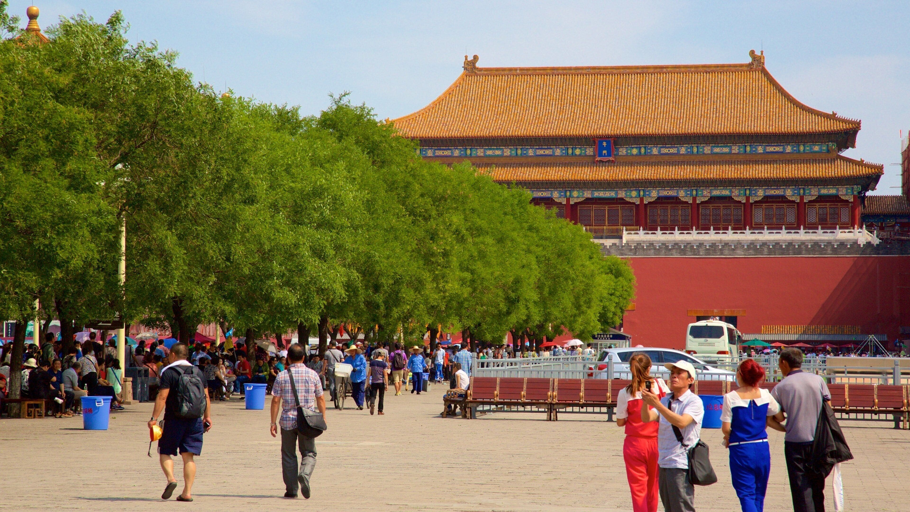 Den forbudte by som inkluderer torg eller plass i tillegg til en liten gruppe med mennesker
