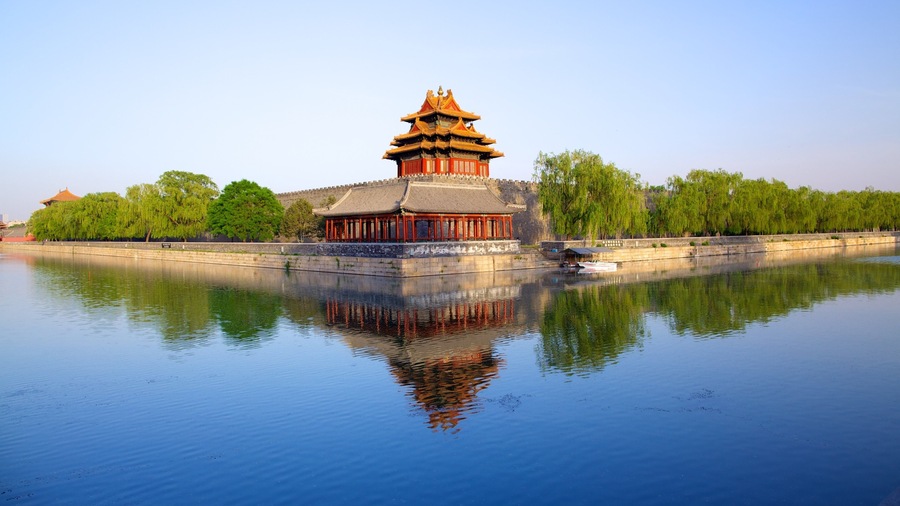 Forbidden City which includes a lake or waterhole, heritage architecture and a river or creek
