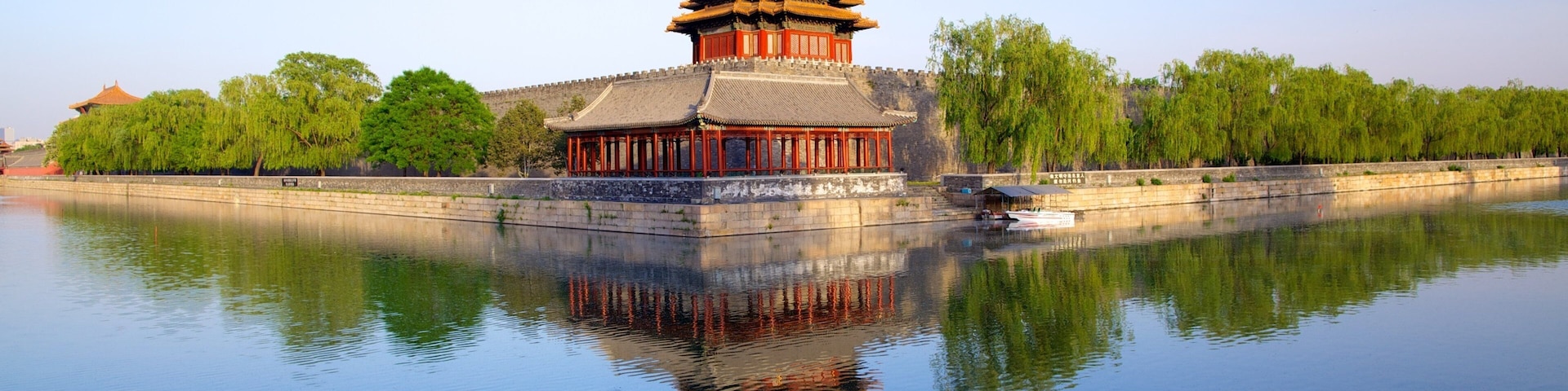 Cidade Proibida caracterizando um rio ou córrego, um lago ou charco e arquitetura de patrimônio