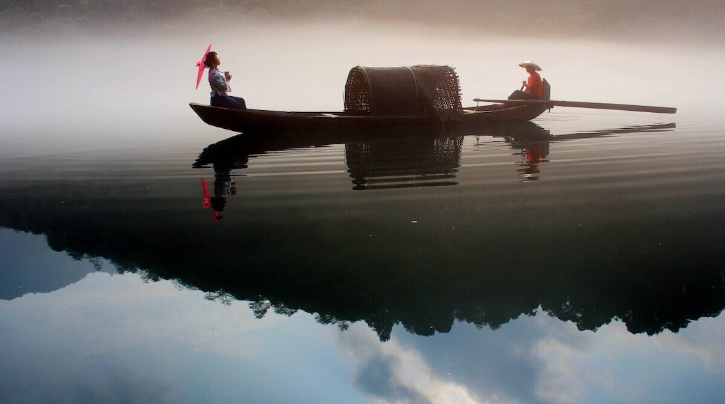 Beautiful #Xiaodongjiang —— The most poetic fog in China.
人间仙境•小东江
https://twitter.com/Beautifulgx