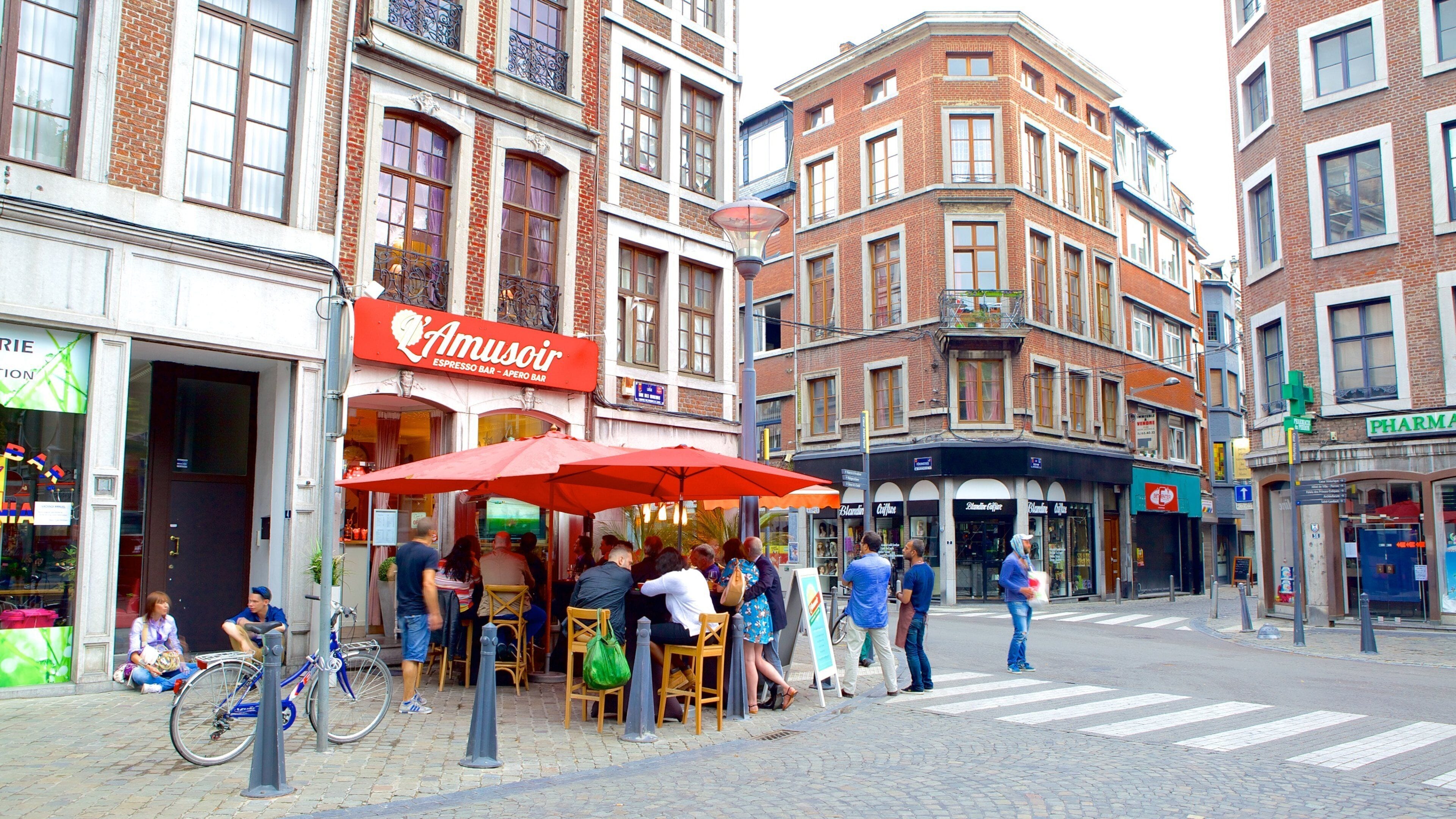 Liege which includes cafe lifestyle, a city and outdoor eating