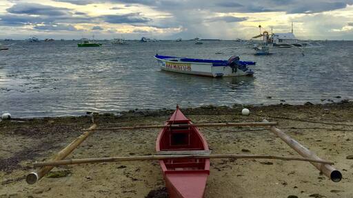 Stuck in Panglao as all ferries are canceled due to typhoon Tisoy