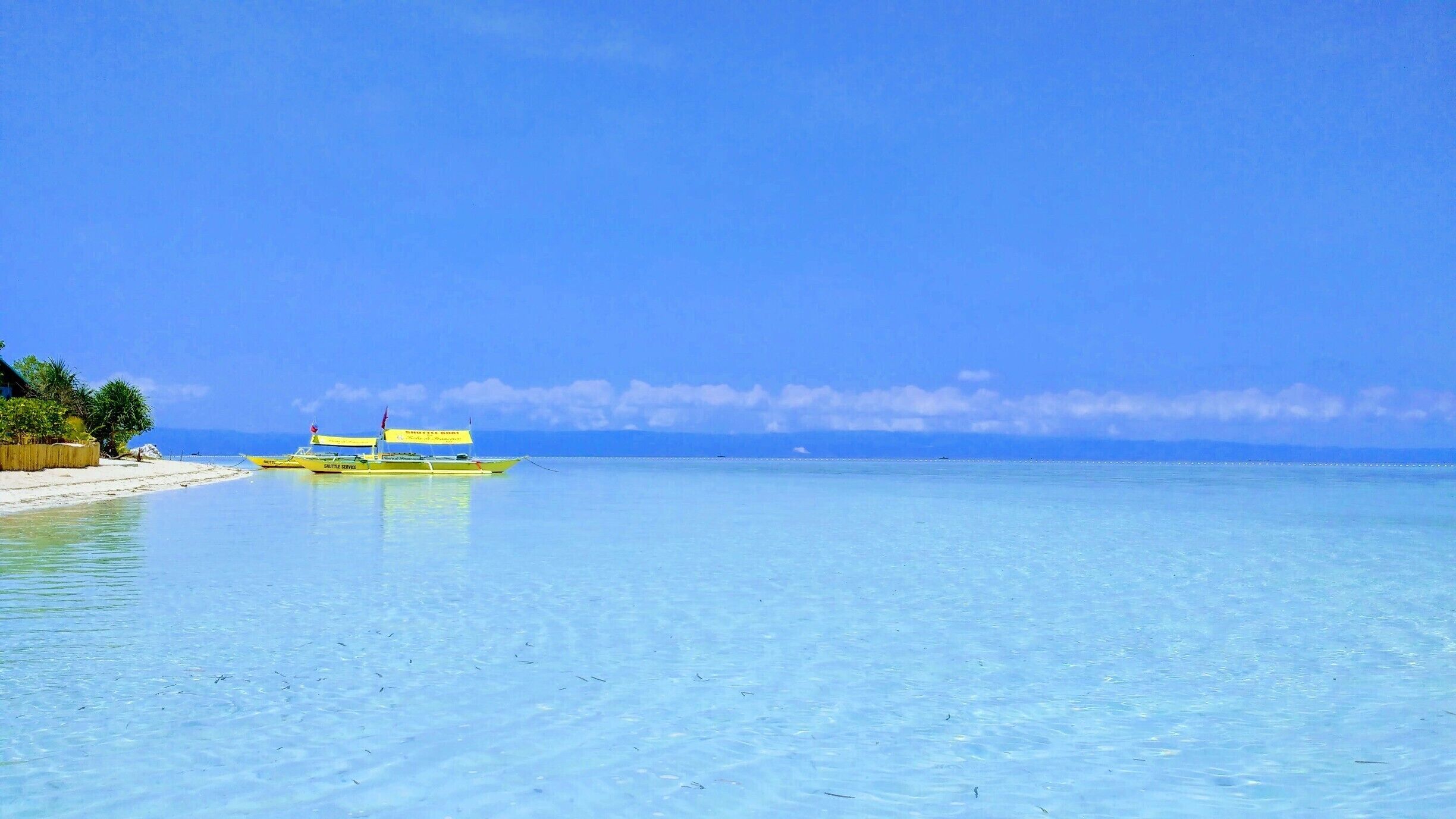 Small island off the Coast of Bohol, Phillipines in the Central Visayas, Isola di Francesco formerly Virgin Island can be reached by boat with a short trip from the well known White Beach of Alona. It is surrounded by crystal clear waters and soft white sand. #BeachBound