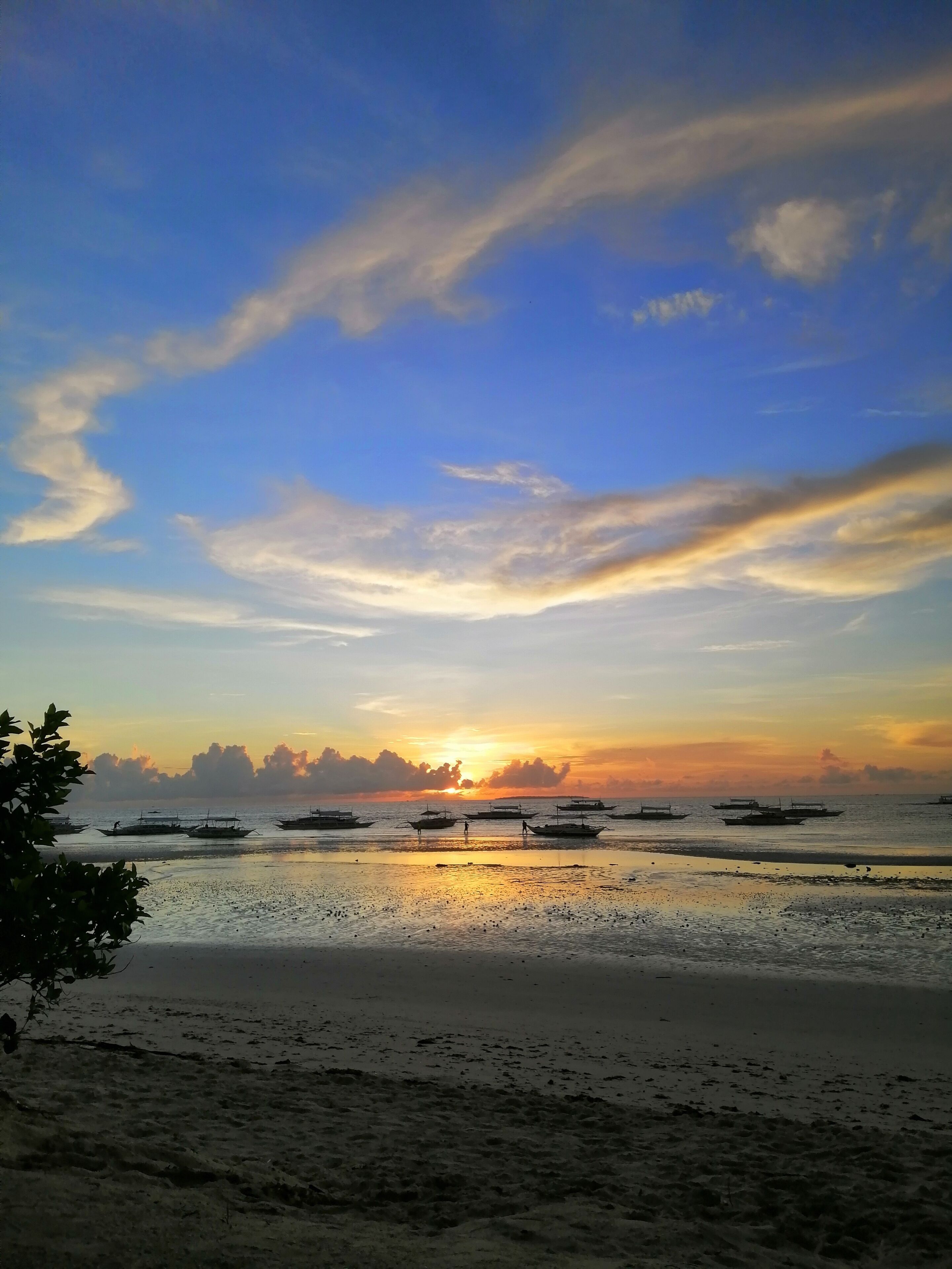 Perks of being an earlybird during my birthday trip to Bohol, Panglao Philippines, last December 2019. What a calming view to start a day. Sunrise is love and the tide is low. Ocean breeze is hugging. <3