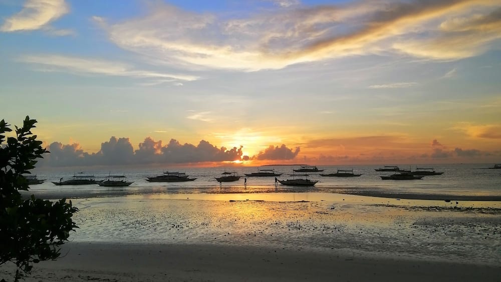Perks of being an earlybird during my birthday trip to Bohol, Panglao Philippines, last December 2019. What a calming view to start a day. Sunrise is love and the tide is low. Ocean breeze is hugging. <3