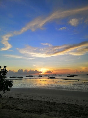 Perks of being an earlybird during my birthday trip to Bohol, Panglao Philippines, last December 2019. What a calming view to start a day. Sunrise is love and the tide is low. Ocean breeze is hugging. <3