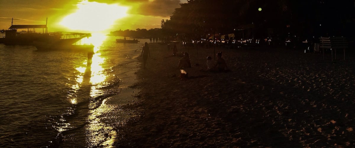 Nice Sunset - last day on Philippines. Alona beach is a quite decent beach in this region of Philippines. Sadly also a crowded place for many older men looking for fun with younger Philippine girls :(
