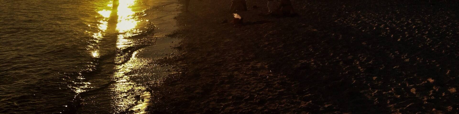 Nice Sunset - last day on Philippines. Alona beach is a quite decent beach in this region of Philippines. Sadly also a crowded place for many older men looking for fun with younger Philippine girls :(