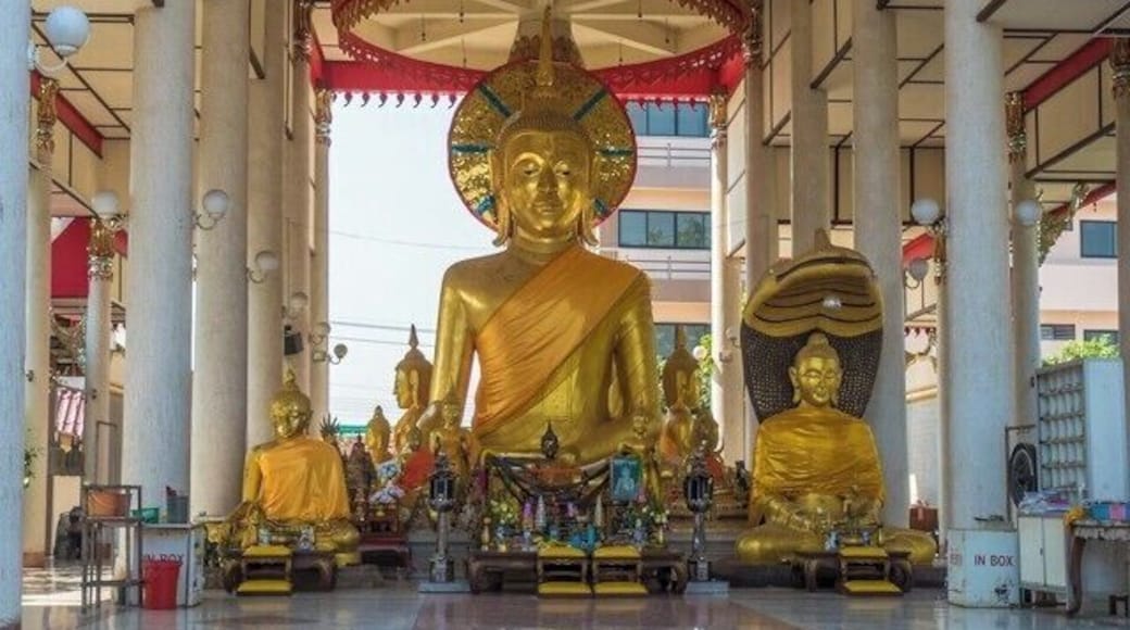 A discovery I made accidentally as I was walking to the Kamphaeng Phet Historical Park. Important for local people as they believe its main Buddha, Luang Pol Molee, has powers to stop the rain.
