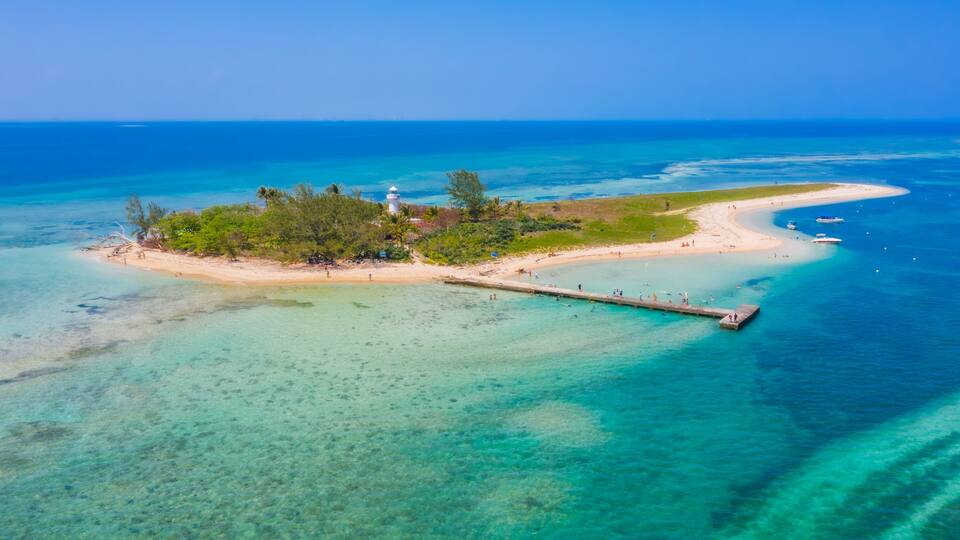 Isla de Enmedio, Veracruz, México. Enclavada en el Golfo de México, se trata de una reserva protegida, por lo que el acceso es limitado.