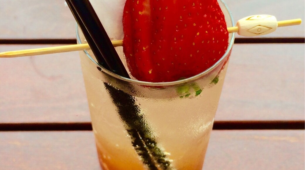 $9 ice tea
Fairy floss on top omg!