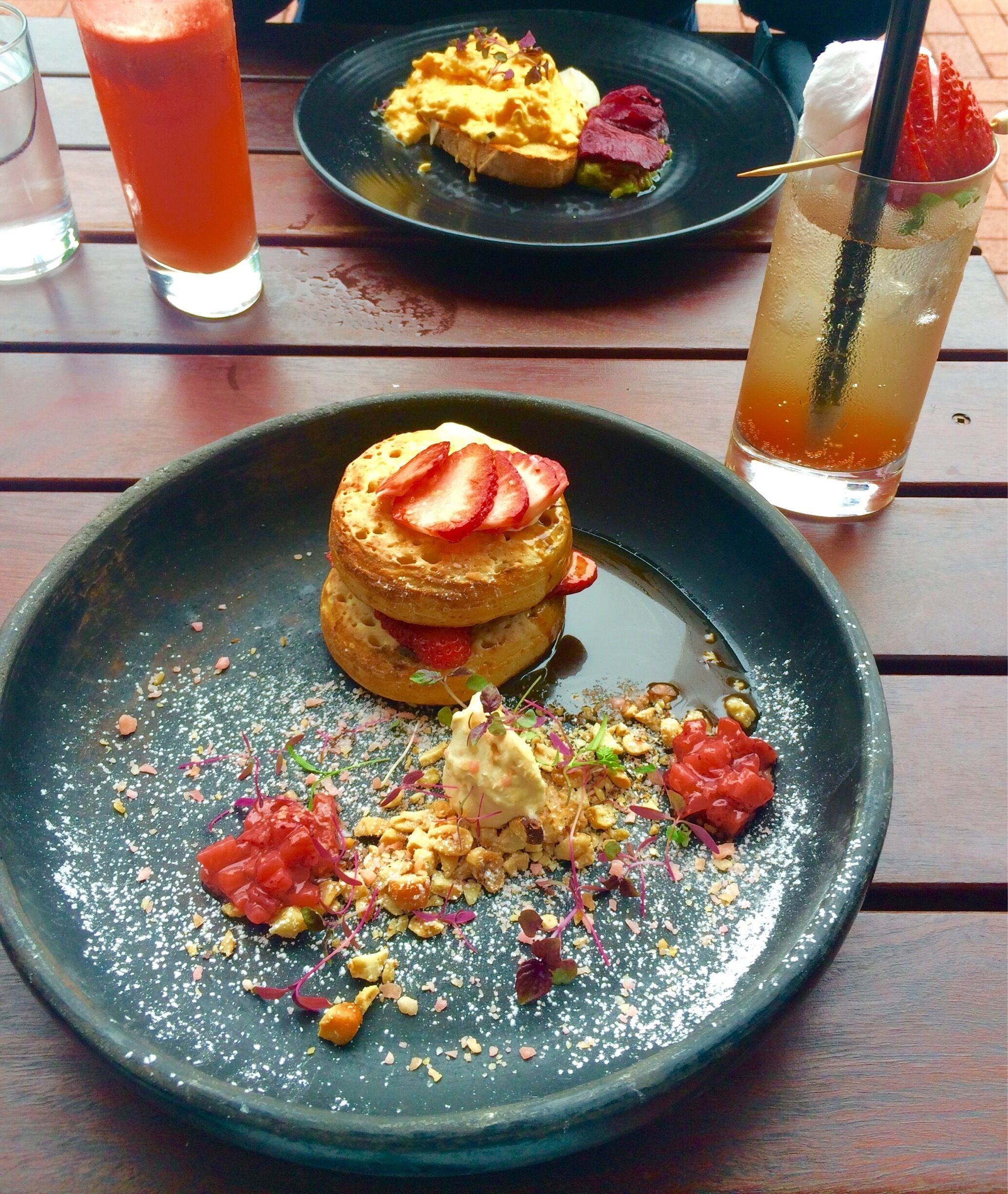 $17 crumpet 
$9 cascada ice tea 
Busy cafe // friendly service 