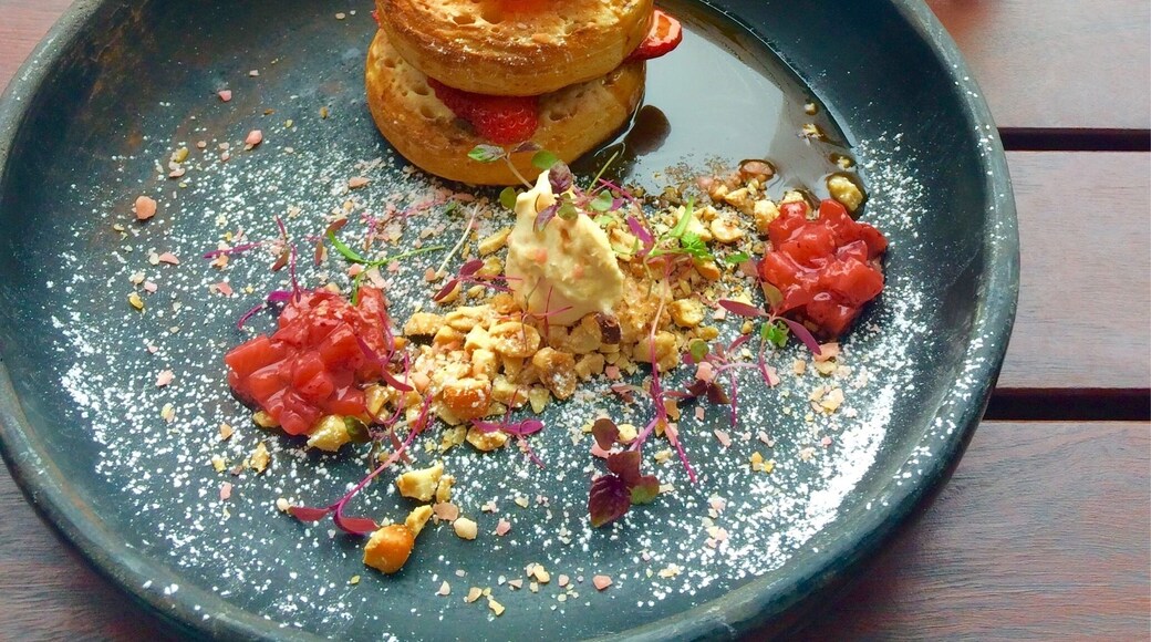 $17 crumpet
$9 cascada ice tea
Busy cafe // friendly service