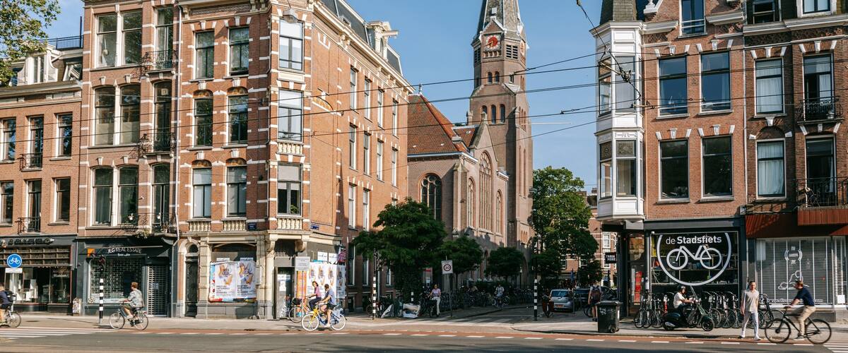 De Pijp featuring a city