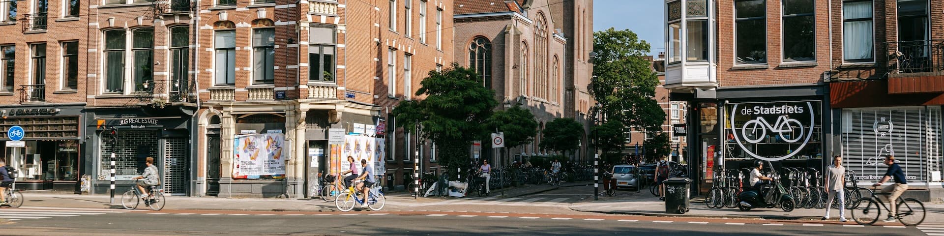 De Pijp featuring a city