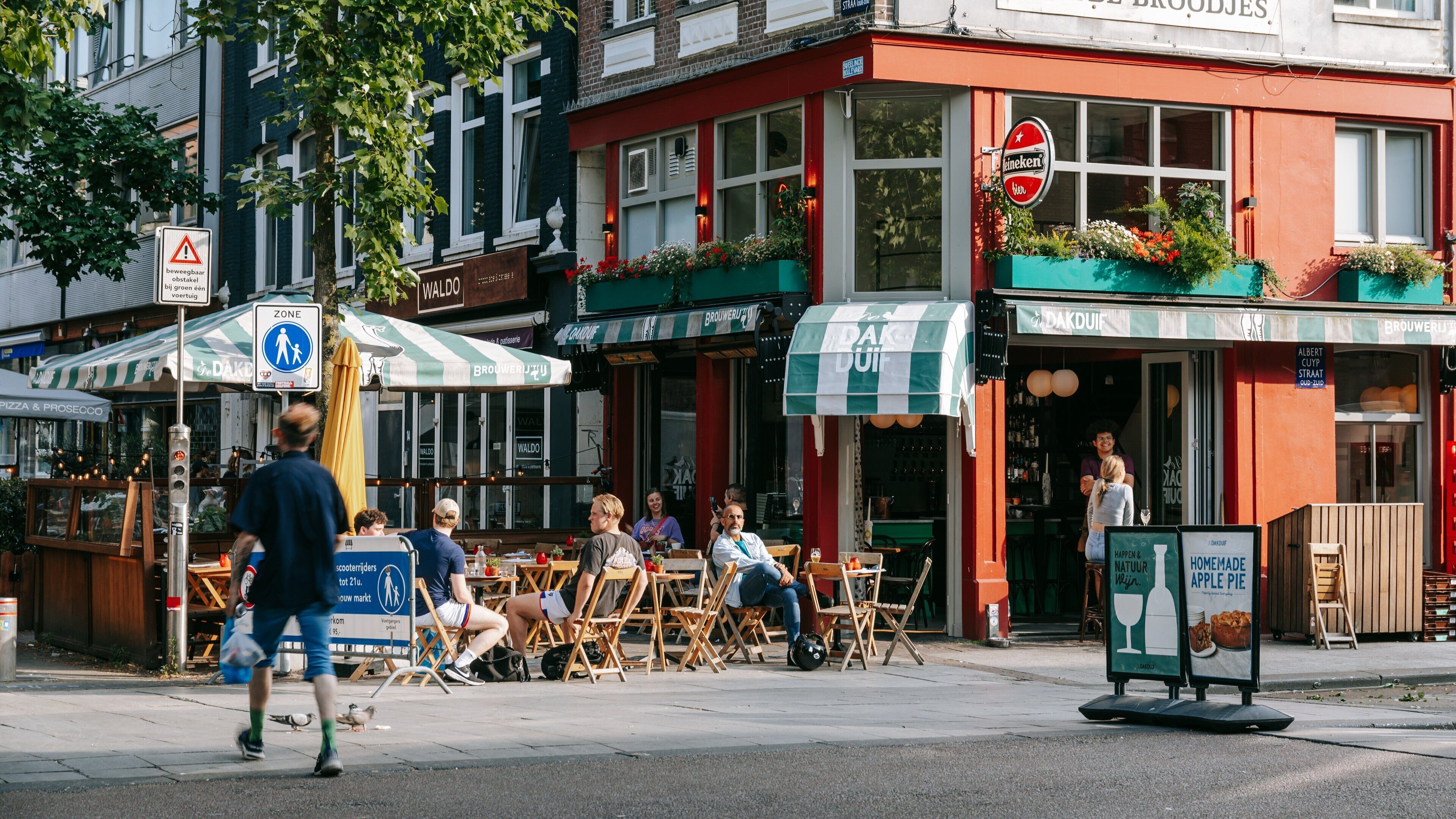 De Pijp featuring outdoor eating and street scenes