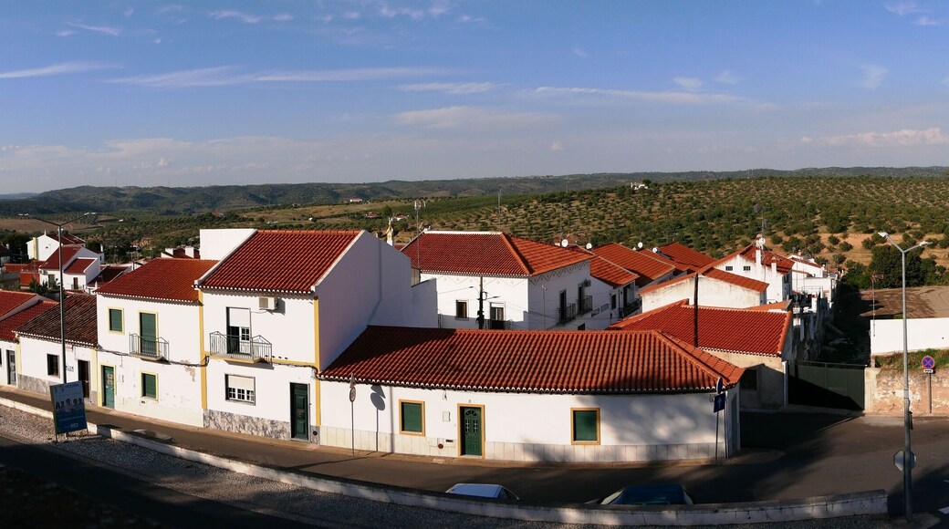 Vue panoramique du village de Moura dans l'Alentejo au Portugal