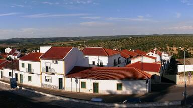 Vue panoramique du village de Moura dans l'Alentejo au Portugal