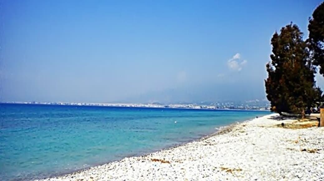 It is a beautiful beach located about five kilometers away from Kalamata. Kato Verga is a settlement built on a slope above the sea, from where visitors can enjoy views of the Messinian Gulf. You can also visit the traditional village of Ano Verga, where some Byzantine churches are preserved.