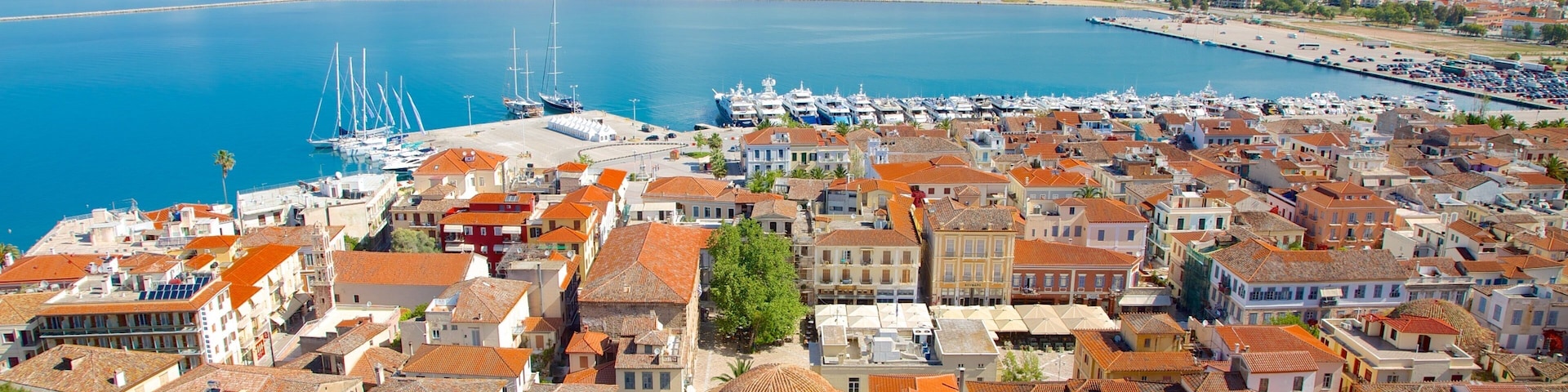 Nafplio showing a coastal town
