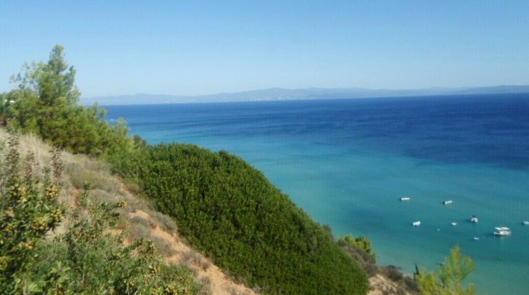 Afitos or Athitos is a traditional village in Kassandra Halkidiki which is located 83 km away from Thessaloniki. It has an amazing view of Toroneos gulf as the village is built on a hill above the coast. Most houses are built of stone with an excellent architecture. Small squares, cobbled streets and traditional taverns create a beautiful scenery totally harmonized with the natural landscape