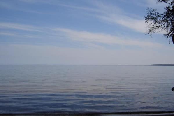 Peaceful little day retreat - close to home. Great walking path and plenty of ducks to watch!